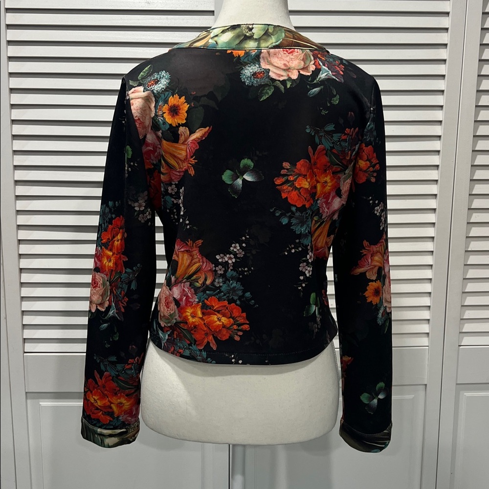 Carmin USA Beautiful Blk & White W/Multi Color Florals Scuba Jacket In Zip Front - Picture 4 of 10